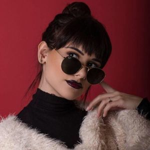 Meet your Posher, Karine